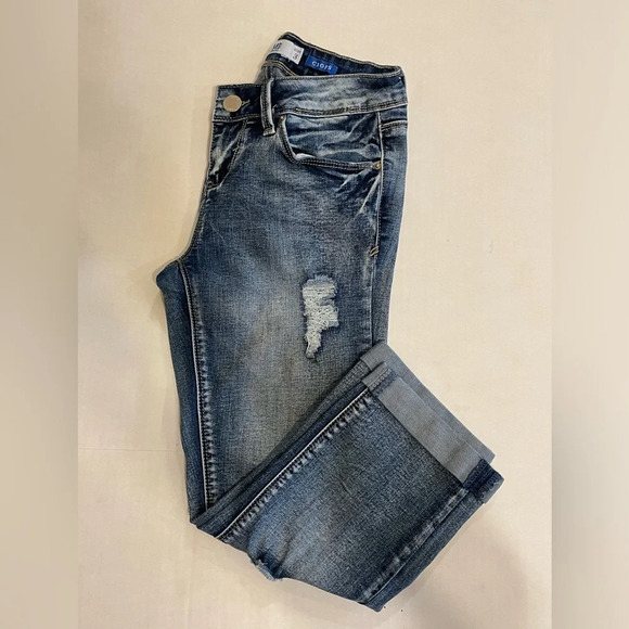 YMI Crops Distressed Cuffed Denim Jean Capri Size 3 - Picture 7 of 7